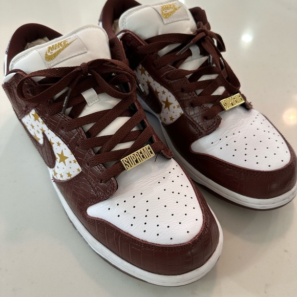 Supreme x Dunk Low OG SB QS 'Barkroot Brown' - Picture 3 of 7